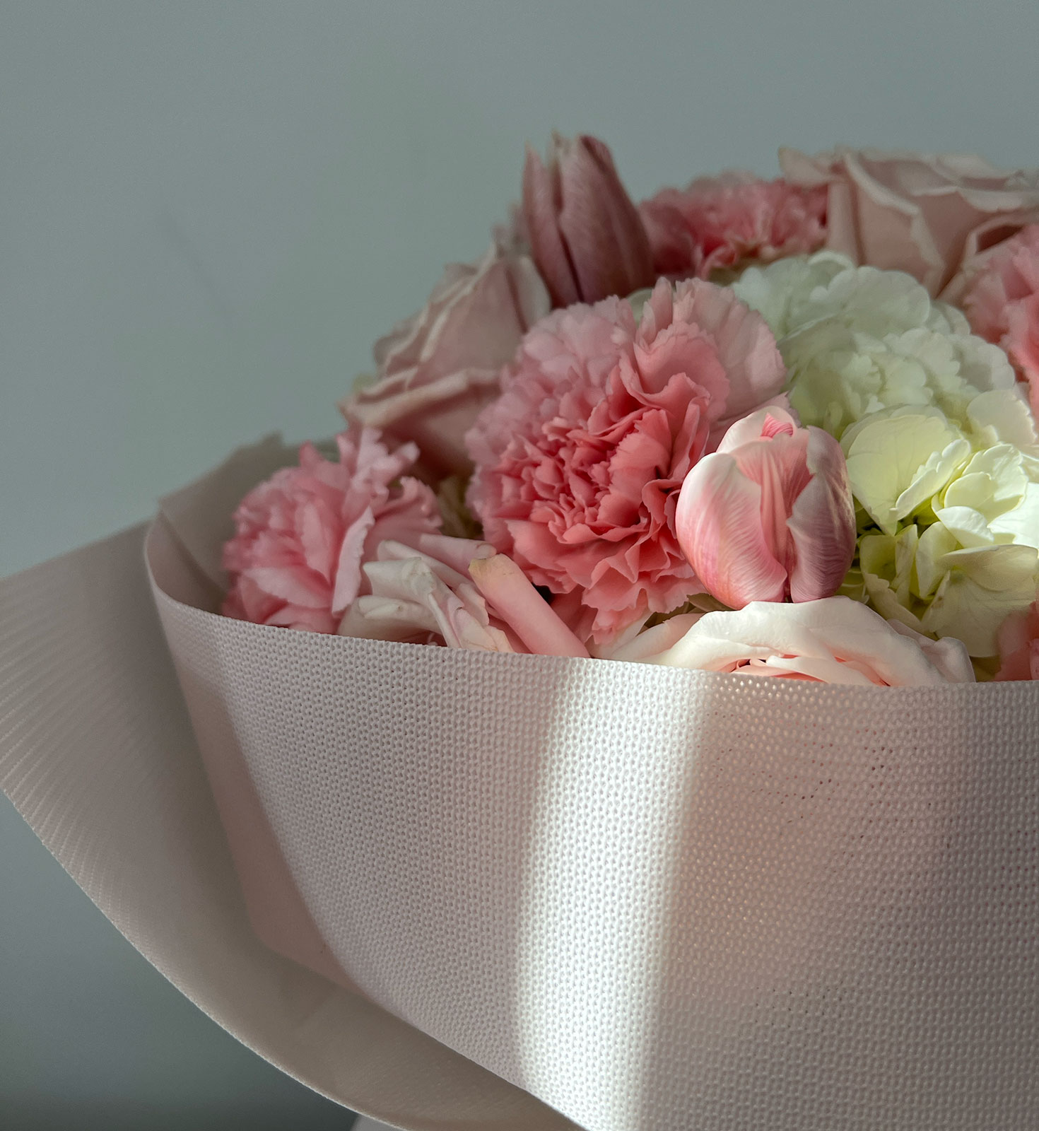 Negareen floral arrangement cover